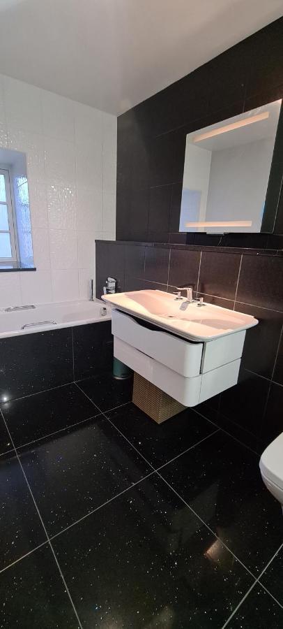Pass The Keys Spacious 3Beds Flat Near City Centre - Free Parking 에든버러 외부 사진